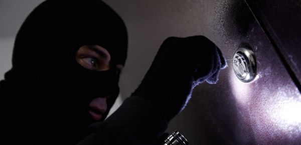 Küçük Hırsızlar Yakayı Ele Verdi