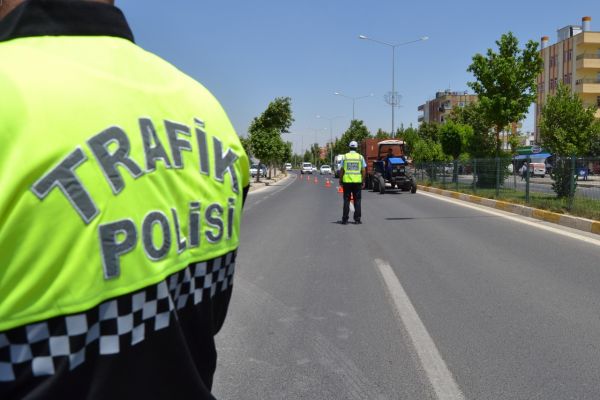 Kurallara uymayan sürücüler yanıyor