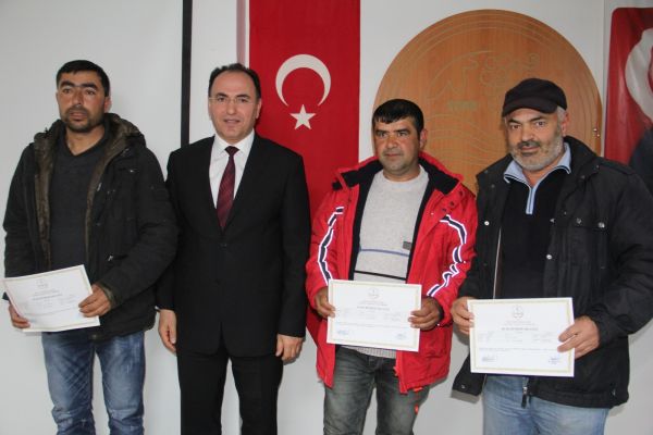 Kurs gören çiftçilere sertifikaları verildi
