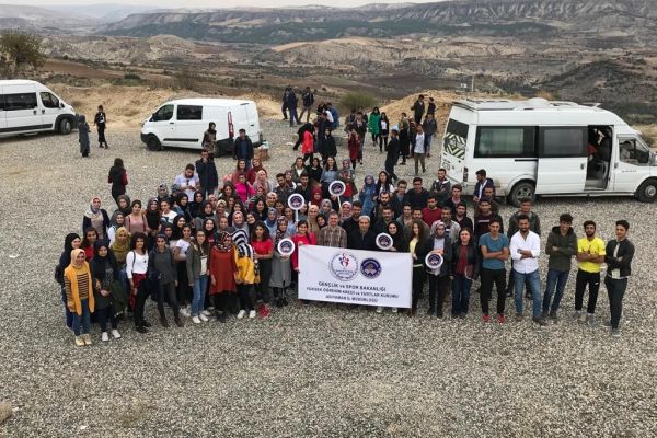 KYK Öğrencileri bin fidanı toprakla buluşturdu