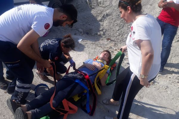 Lastiği patlayan otomobil takla attı: 2 yaralı