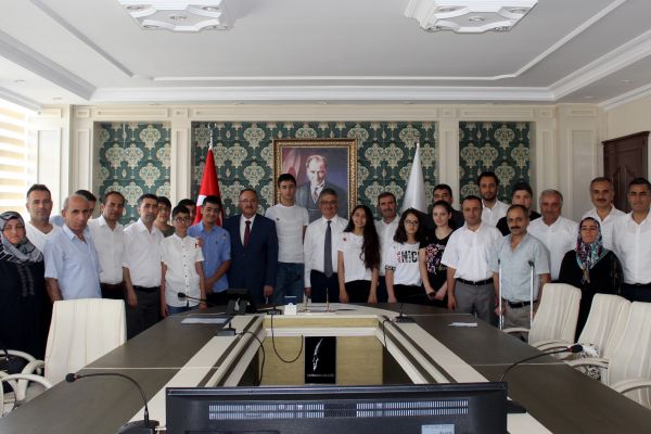 LGS birincileri altınla ödüllendirildi