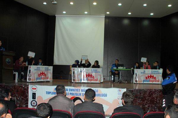 Liseler Arası Bilgi Yarışmasının Yarı Finali Başladı