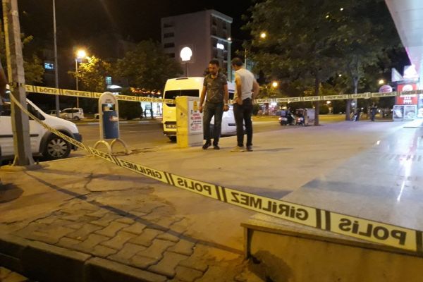 Maganda kurşunu iş yerinin camına isabet etti