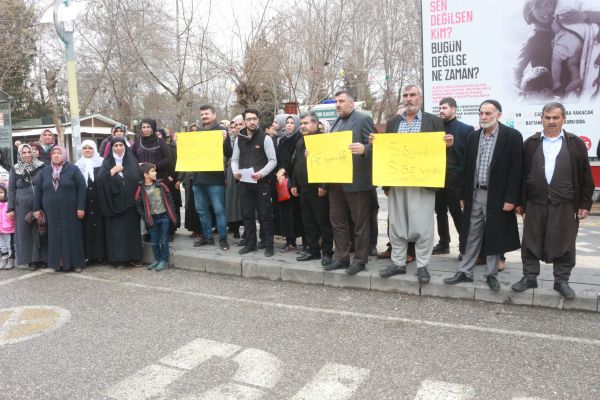 Mahkum yakınlarının umutlu bekleyişi sürüyor