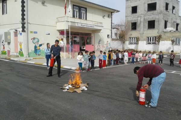 Malazgirt Anaokulunda yangın ve deprem tatbikatı yapıldı