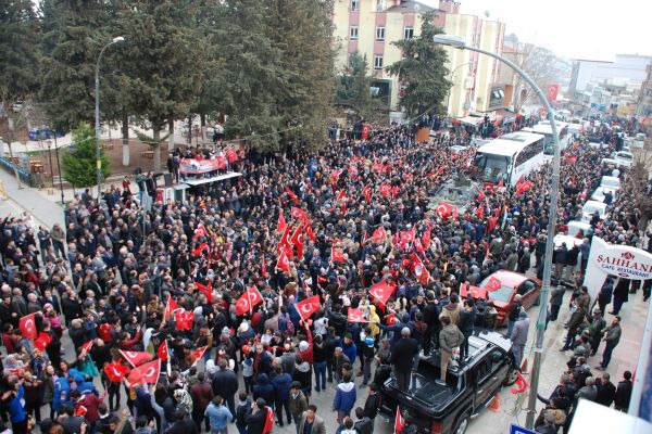 Mehmetçik binlerce vatandaş tarafından Afrin’e uğurlandı