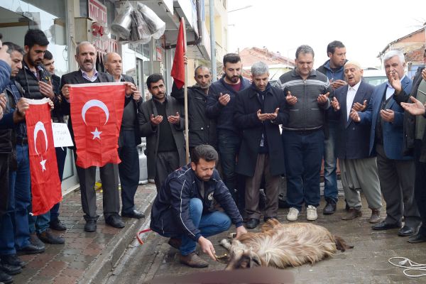 Mehmetçik için kurban kesildi