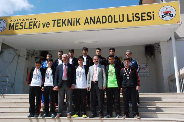 MESLEK VE TEKNİK ANADOLU LİSESİ FUTSAL’DA BÖLGE BİRİNCİSİ OLDU