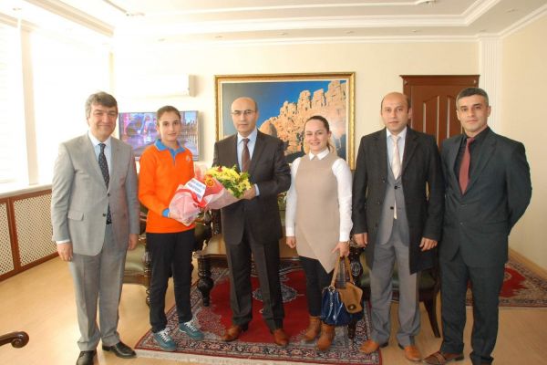 Mevlana Ortaokulu’ndan Vali Demirtaş’a Teşekkür Ziyareti