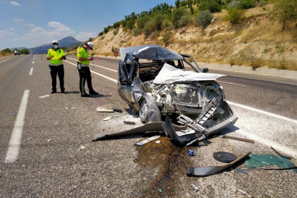 Mevsimlik işçiler kaza yaptı: 1’i ağır 4 yaralı