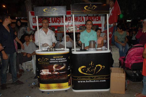 Meydanlardaki halk enerjisini Osmanlı kahvesinden alıyor