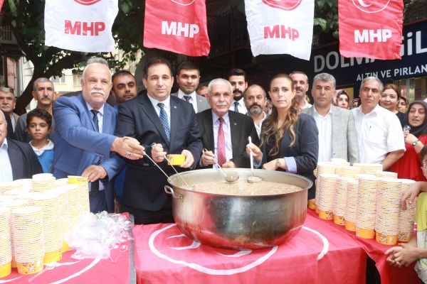 MHP’den 3 bin kişilik aşure dağıtımı