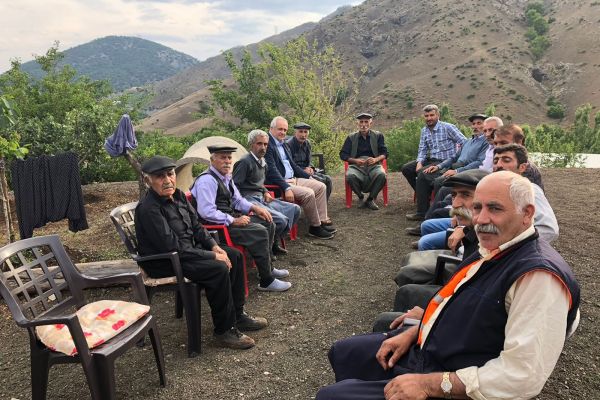 Milletvekili adayı vatandaşlarla bir araya geldi