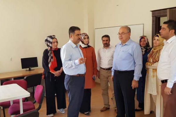 Milletvekili Halil Fırat kadın ve gençlik merkezi kursiyerleriyle bir araya geldi
