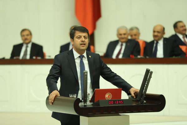 Milletvekili Tutdere hayatını kayden üniversite öğrencilerinin kazasını meclise taşıdı