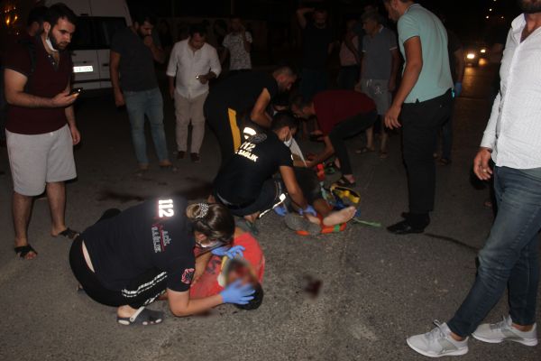 Minibüs ile motosikletin çarpıştığı feci kaza kamerada