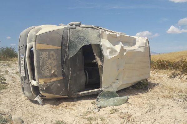 Minibüs takla attı: 1 Yaralı