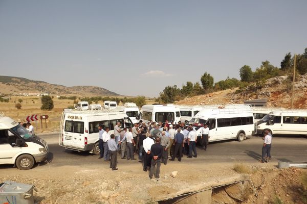 Minibüsçülerden eylem 