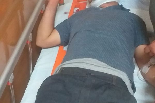 Minibüsle çarpışan motosiklet sürücüsü yaralandı