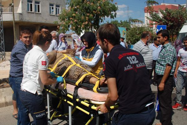 Minibüsün çarptığı kadın yaralandı