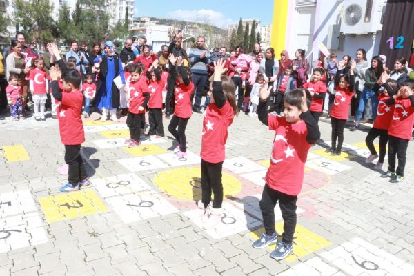 Minik öğrenciler Çanakkale Zaferini kutladı