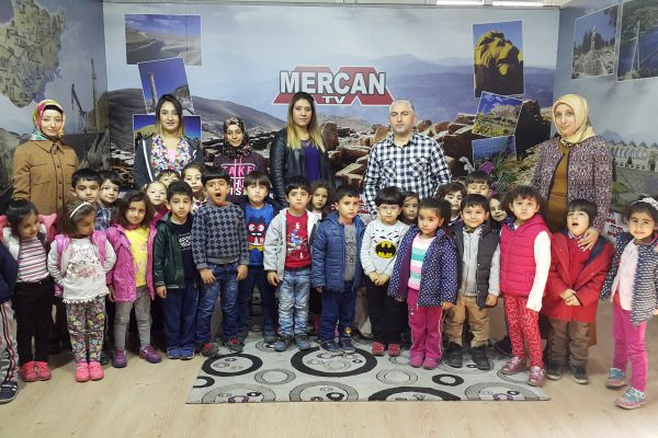 Minik öğrencilerden Mercan Tv’ye ziyaret