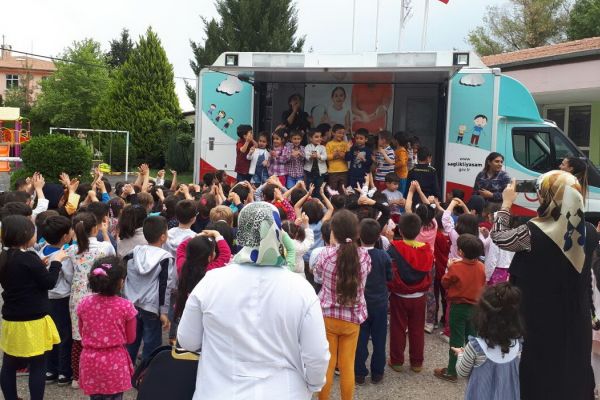 Minik öğrencileri el yıkamanın önemi anlatıldı