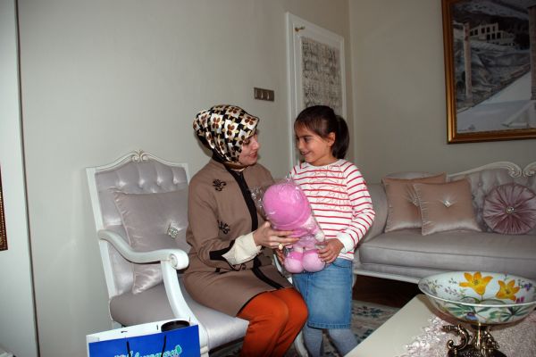 Minik zeynep’in hayalini Vali Erin gerçekleştirdi