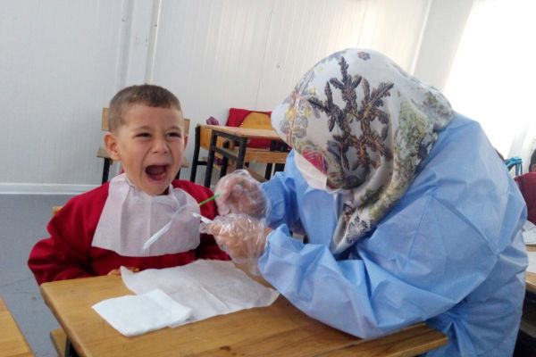 Miniklere ağız diş sağlığı uygulaması devam ediyor