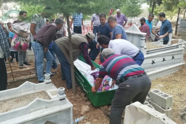 Morgda cenazeler karışınca mezar açıldı