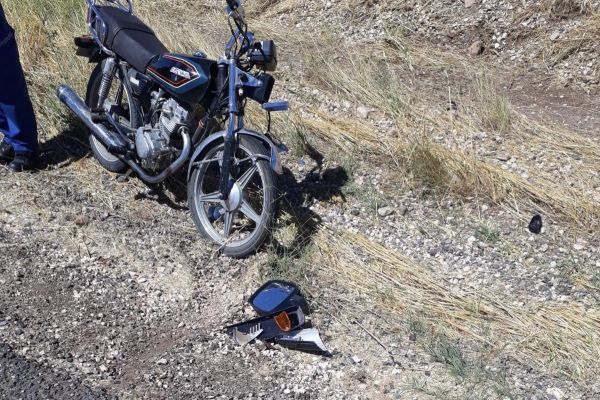 Motosiklet ile hafif ticari araç çarpıştı: 1 Yaralı