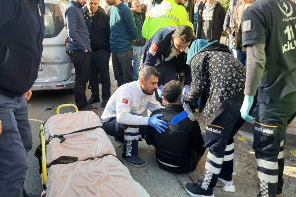 Motosiklet ile hafif ticari araç çarpıştı: 1 yaralı