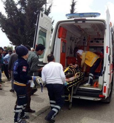 Motosiklet İle Hafif Ticari Araç Çarpıştı: 2 Yaralı