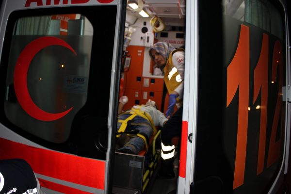 Motosiklet ile kamyonet çarpıştı: 1 Yaralı