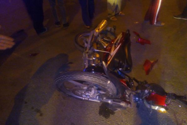  Motosiklet ile minibüs çarpıştı: 1 yaralı