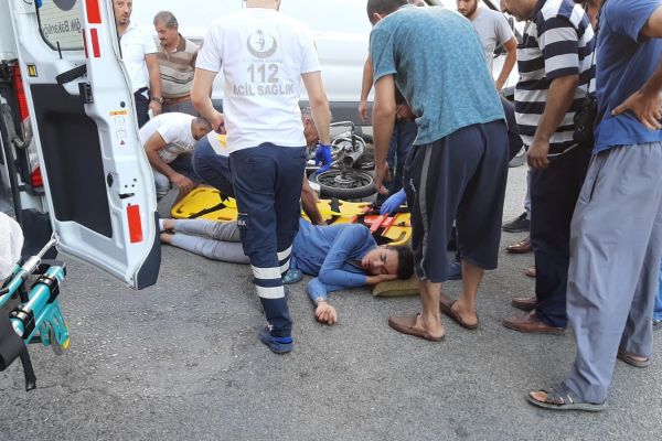 Motosiklet ile minibüs çarpıştı: 1 yaralı