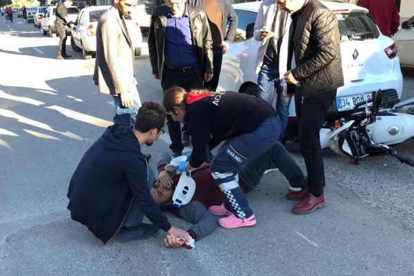 Motosiklet ile otomobil çarpıştı: 1 Yaralı