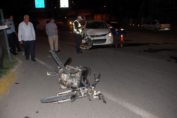Motosiklet İle Otomobil Çarpıştı: 1 Yaralı