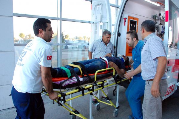 Motosiklet ile otomobil çarpıştı: 1 yaralı