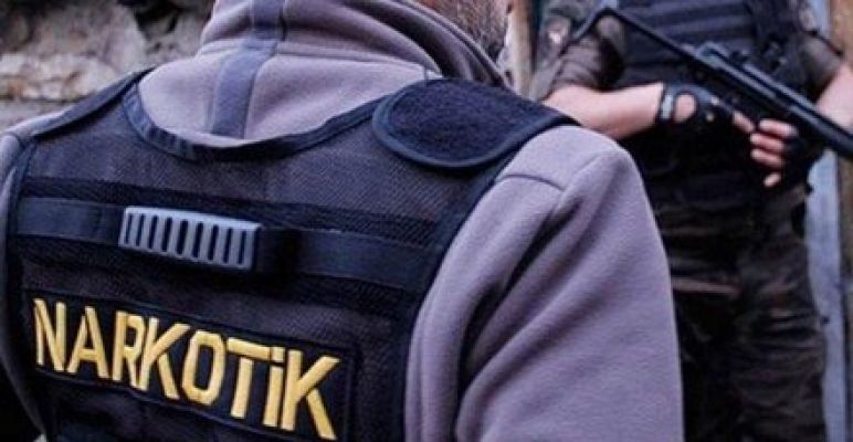 Motosiklet kaskıyla uyuşturucu sevkıyatında 3 gözaltı