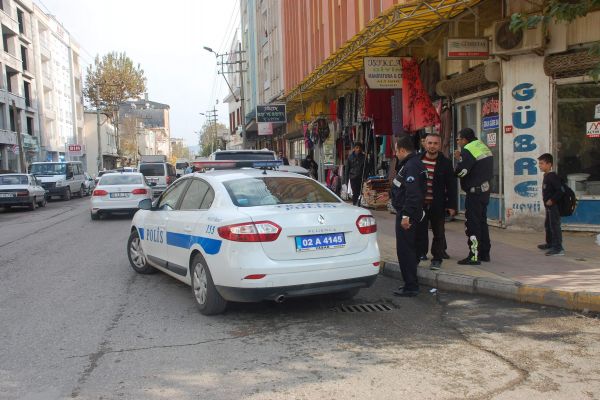 Motosiklet Yayaya Çarpıp Kaçtı: 1 Yaralı