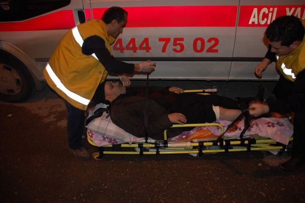 Motosiklet Yayaya Çarptı: 1 Yaralı