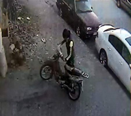 Motosikleti Sürükleyerek Çaldılar