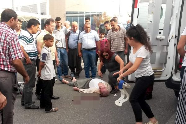 Motosikletin Çarptığı Yaşlı Adam Yaşam Savaşı Veriyor