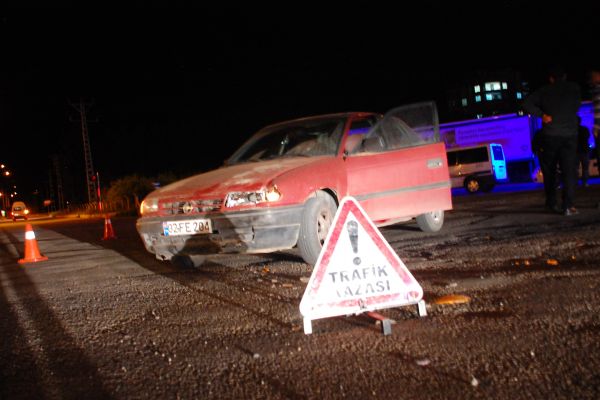 Motosikletle Otomobil Çarpıştı: 2 Yaralı