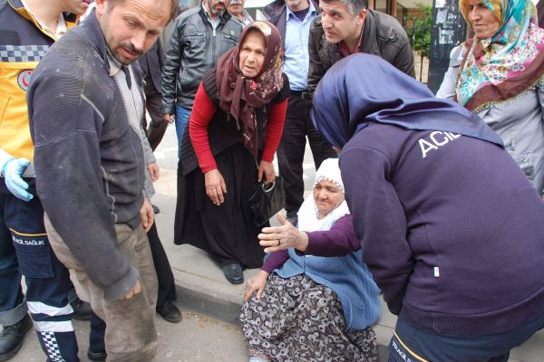 Motosikletten Korkup Yere Düşen Yaya Yaralandı