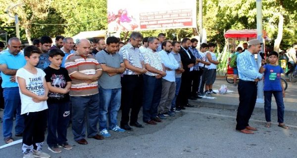Muhammed Mehdi Akif için gıyabi cenaze namazı kılındı
