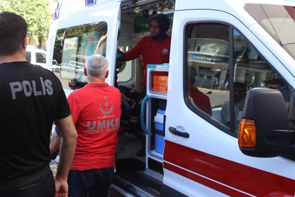 Müşteri işyeri çalışanını bıçakladı