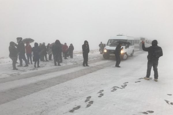 Nemrut Dağı’nda turistlere tipi ve sis engeli